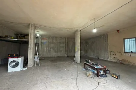 Me Qira Magazinë, 128m² – 40,000 Lek – Tiranë – I mirë — Tiranë - Foto 1