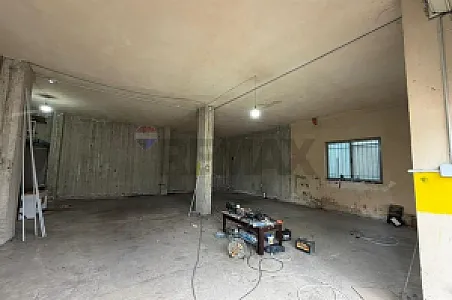 Me Qira Magazinë, 128m² – 40,000 Lek – Tiranë – I mirë — Tiranë - Foto 2
