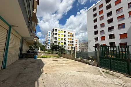 Me Qira Magazinë, 128m² – 40,000 Lek – Tiranë – I mirë — Tiranë - Foto 4