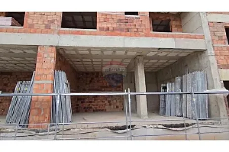 Shitet Dyqan, 60m² – Bulevardi Blu – 1,900€ – Kamëz – I mirë — Kamëz - Foto 1