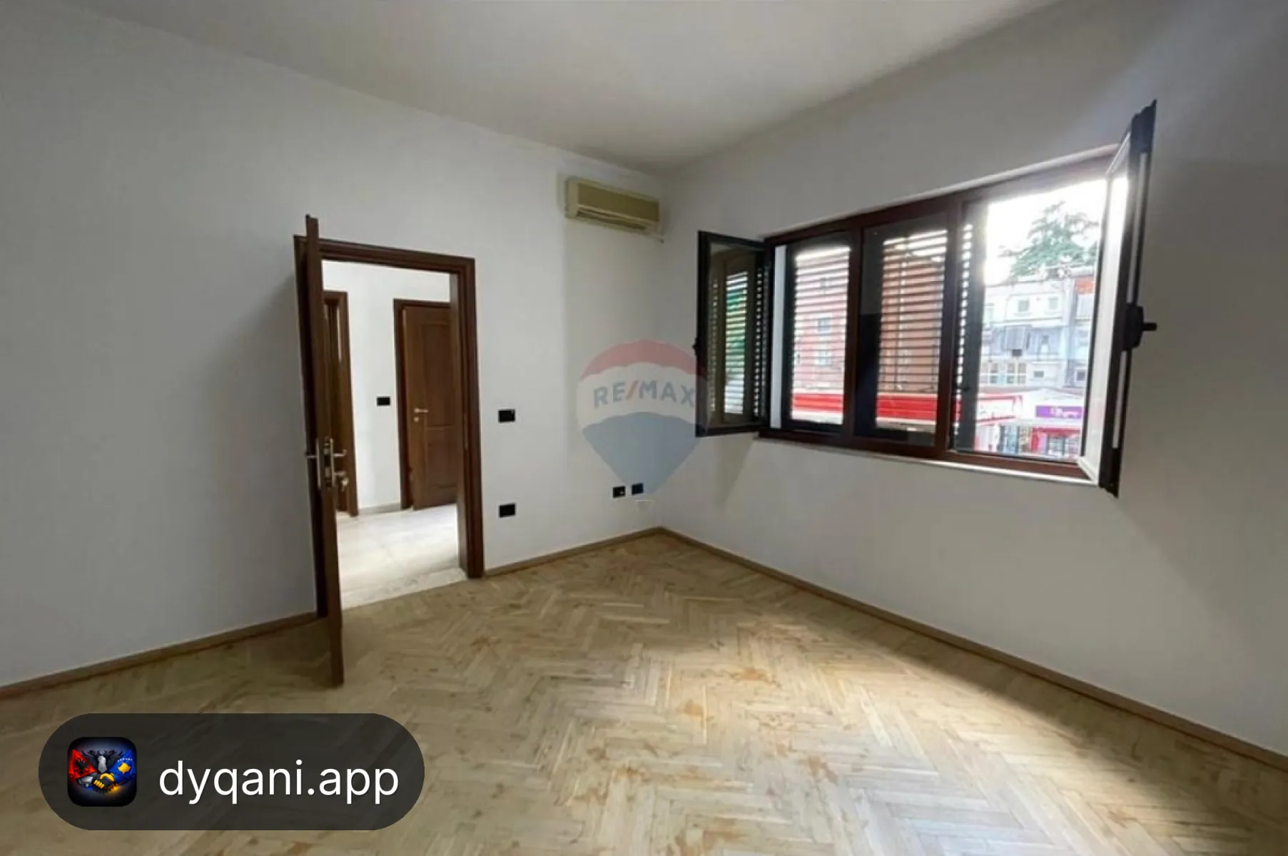 Me Qira Zyrë, 98m², Kati 2 – Blloku – 1,000€ – Tiranë — Tiranë - Foto 2