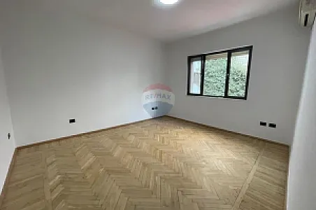 Me Qira Zyrë, 98m², Kati 2 – Blloku – 1,000€ – Tiranë — Tiranë - Foto 3
