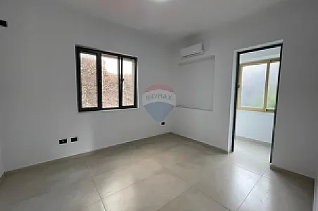 Me Qira Zyrë, 98m², Kati 2 – Blloku – 1,000€ – Tiranë — Tiranë - Foto 4