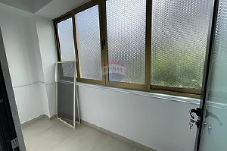 Me Qira Zyrë, 98m², Kati 2 – Blloku – 1,000€ – Tiranë — Tiranë - Foto 5