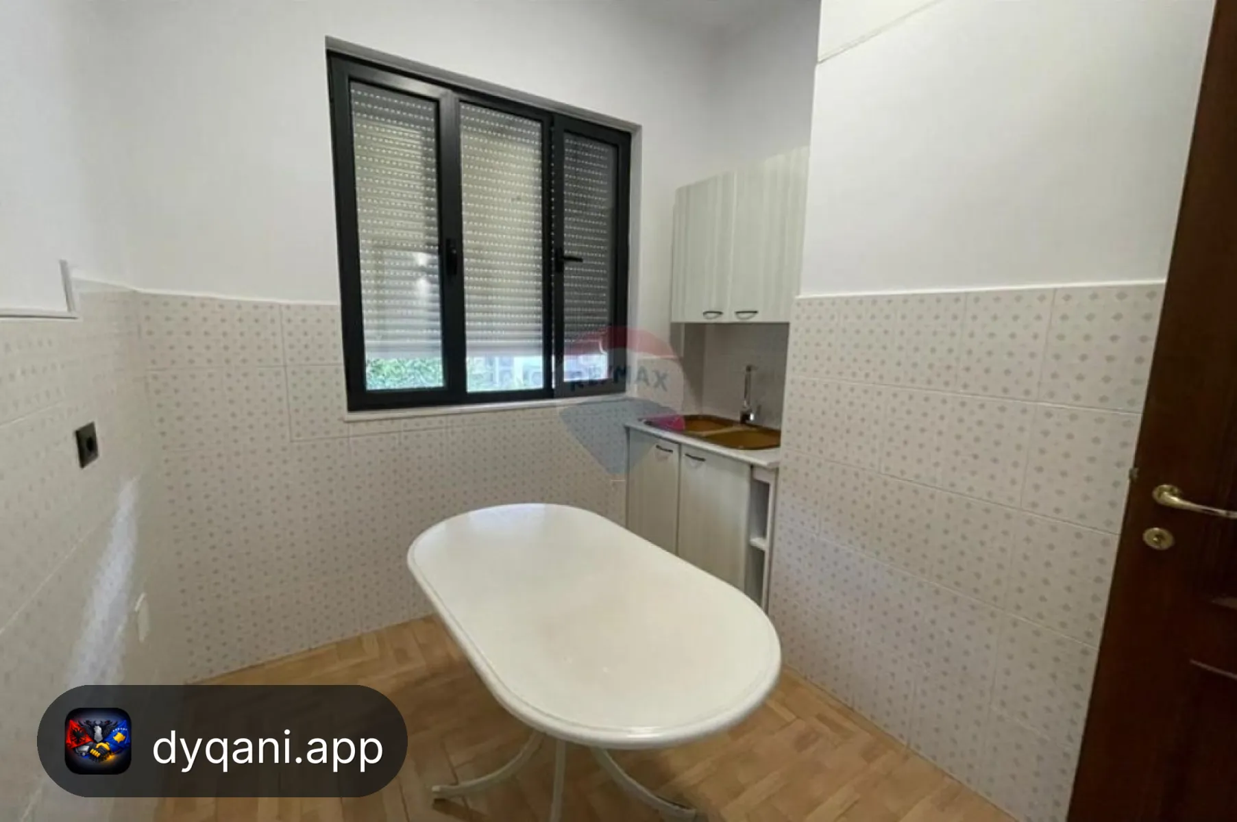 Me Qira Zyrë, 98m², Kati 2 – Blloku – 1,000€ – Tiranë — Tiranë - Foto 6