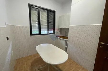Me Qira Zyrë, 98m², Kati 2 – Blloku – 1,000€ – Tiranë — Tiranë - Foto 6