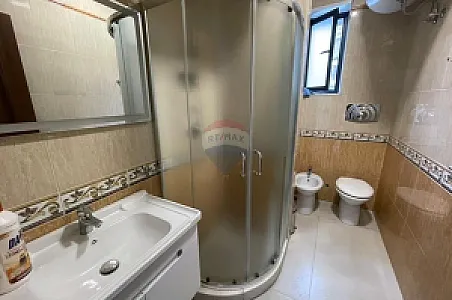 Me Qira Zyrë, 98m², Kati 2 – Blloku – 1,000€ – Tiranë — Tiranë - Foto 7