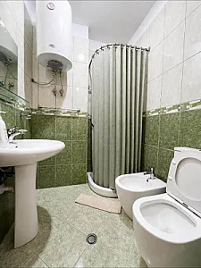 Apartament pushimi me qira ditore javore – Pogradec – I mirë — Pogradec - Foto 6