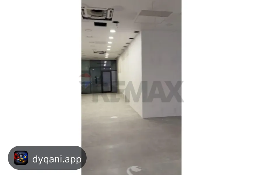 Dyqan 155m² me Qira – Bulevardi Blu – 175,000 Lek – I mirë — Kamëz