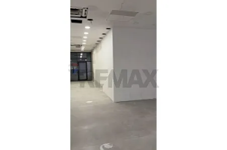 Dyqan 155m² me Qira – Bulevardi Blu – 175,000 Lek – I mirë — Kamëz - Foto 3