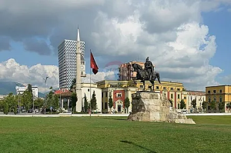 Zyrë 30m² për Shitje – Rr. e Saraçeve – 90,000€ – I mirë — Tiranë - Foto 4