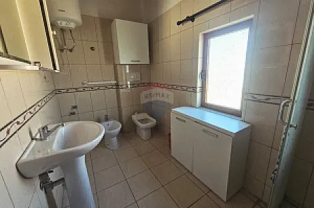 Apartament 1+1, 104m² me Qira – Mëzez – 38,000 Lek – I mirë — Tiranë - Foto 8