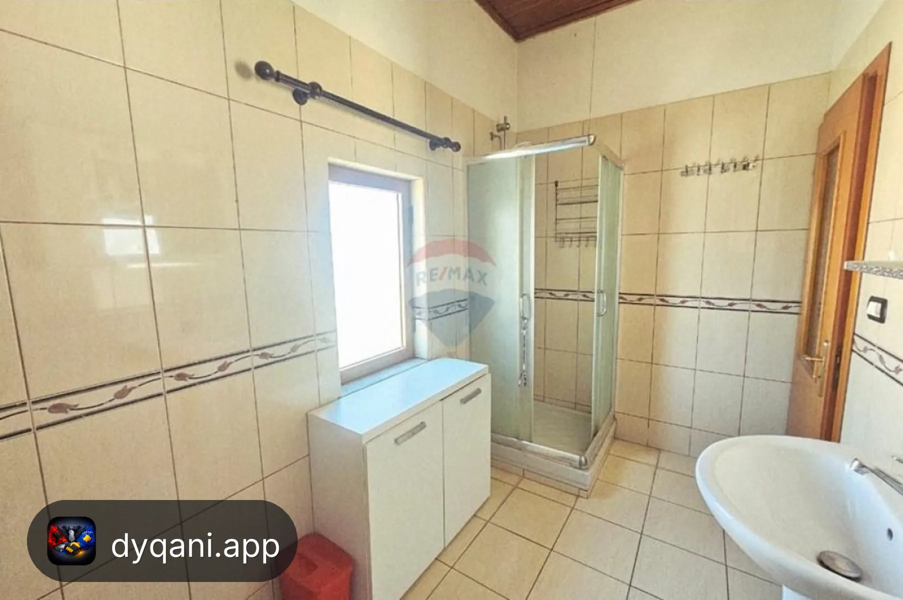 Apartament 1+1, 104m² me Qira – Mëzez – 38,000 Lek – I mirë — Tiranë - Foto 9