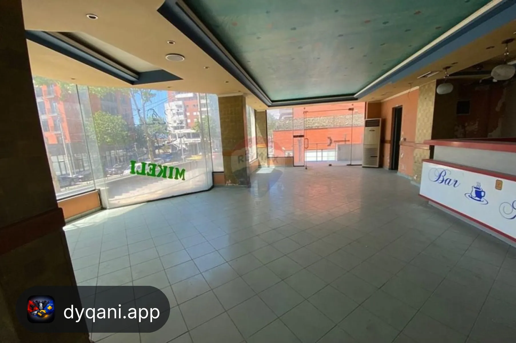 Dyqan 240m² për Qira – Bulevardi Blu – 100,000 Lek – I mirë — Kamëz - Foto 3