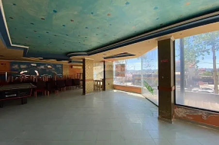 Dyqan 240m² për Qira – Bulevardi Blu – 100,000 Lek – I mirë — Kamëz - Foto 4