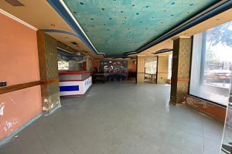 Dyqan 240m² për Qira – Bulevardi Blu – 100,000 Lek – I mirë — Kamëz - Foto 5