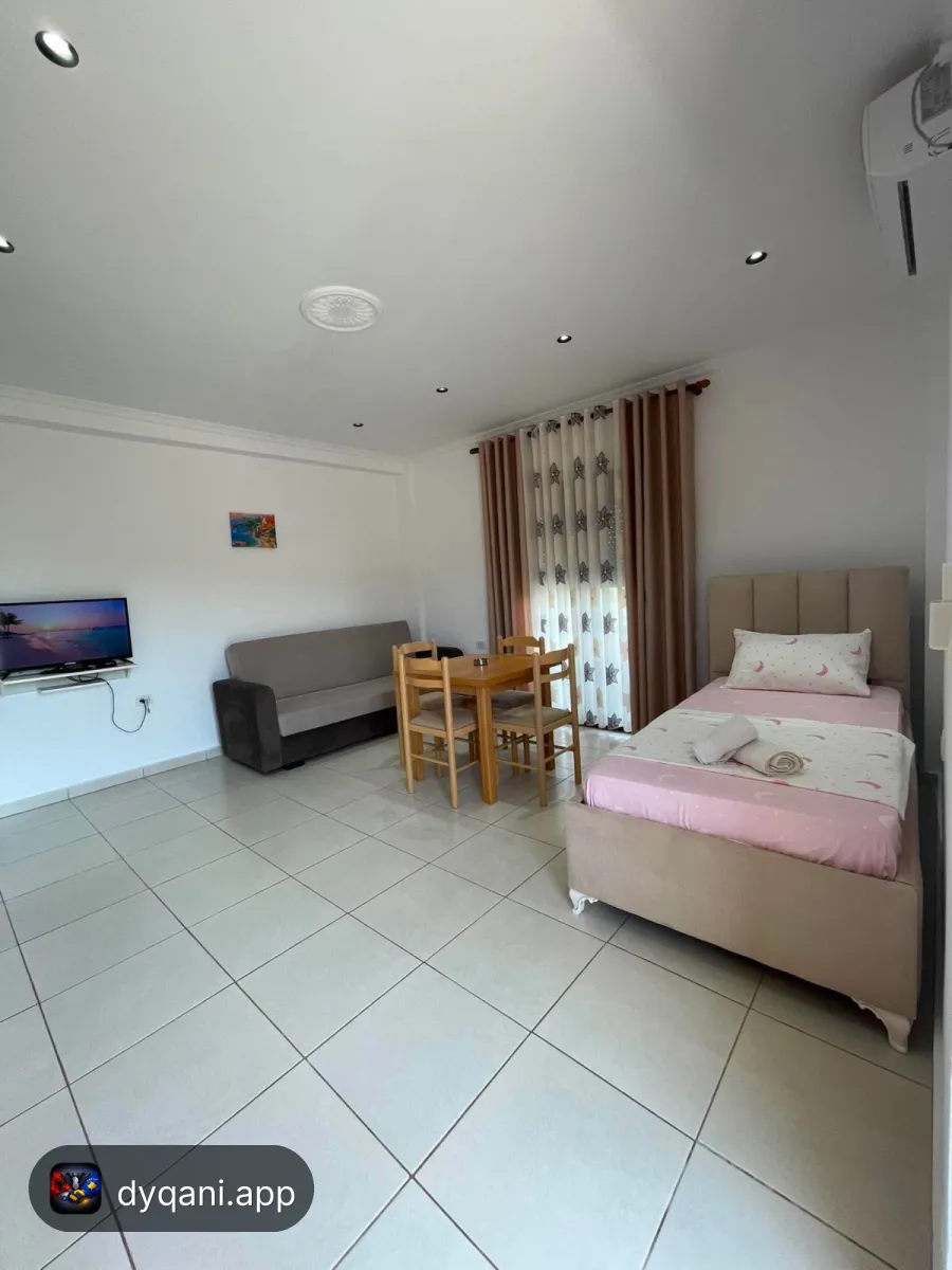 Apartament me qera ditore – 5,000 Lek – Sarandë – I mirë — Sarandë - Foto 3