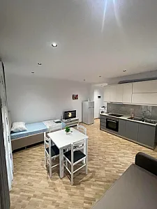 Jepet me qera ditore apartament – 5,000 Lek – Sarandë — Sarandë - Foto 5