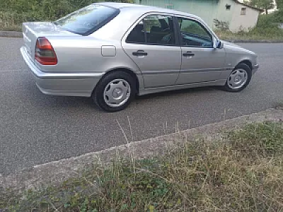 Mercedes C220 CDI 1999 kambio manuale – Elbasan – Si i ri — Elbasan - Foto 1