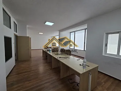 Njësi Biznesi 147m² me Qera – 220,000€ – Durrës – I mirë — Durrës - Foto 1
