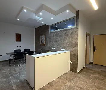 Zyre 132m² me Qera – Mobiluar, Bllok – 1,700€ – Tiranë — Tiranë - Foto 1
