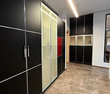 Zyre 132m² me Qera – Mobiluar, Bllok – 1,700€ – Tiranë — Tiranë - Foto 3