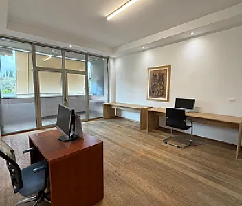 Zyre 132m² me Qera – Mobiluar, Bllok – 1,700€ – Tiranë — Tiranë - Foto 4