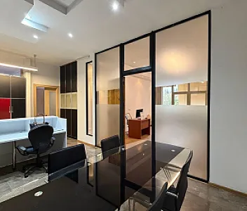 Zyre 132m² me Qera – Mobiluar, Bllok – 1,700€ – Tiranë — Tiranë - Foto 5