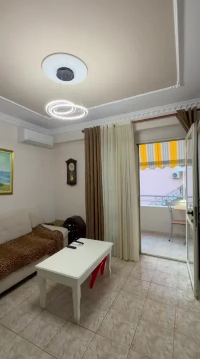 Apartament 1+1 i adaptuar në 2+1 63 m2 në Iliria, Plazh — video