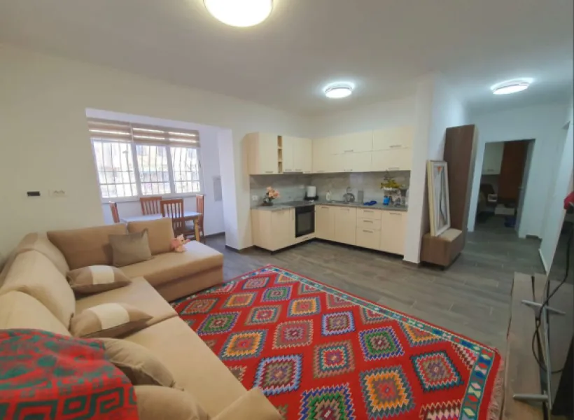 Jepet me qera apartament 2+1 Stacioni i Trenit, Durres