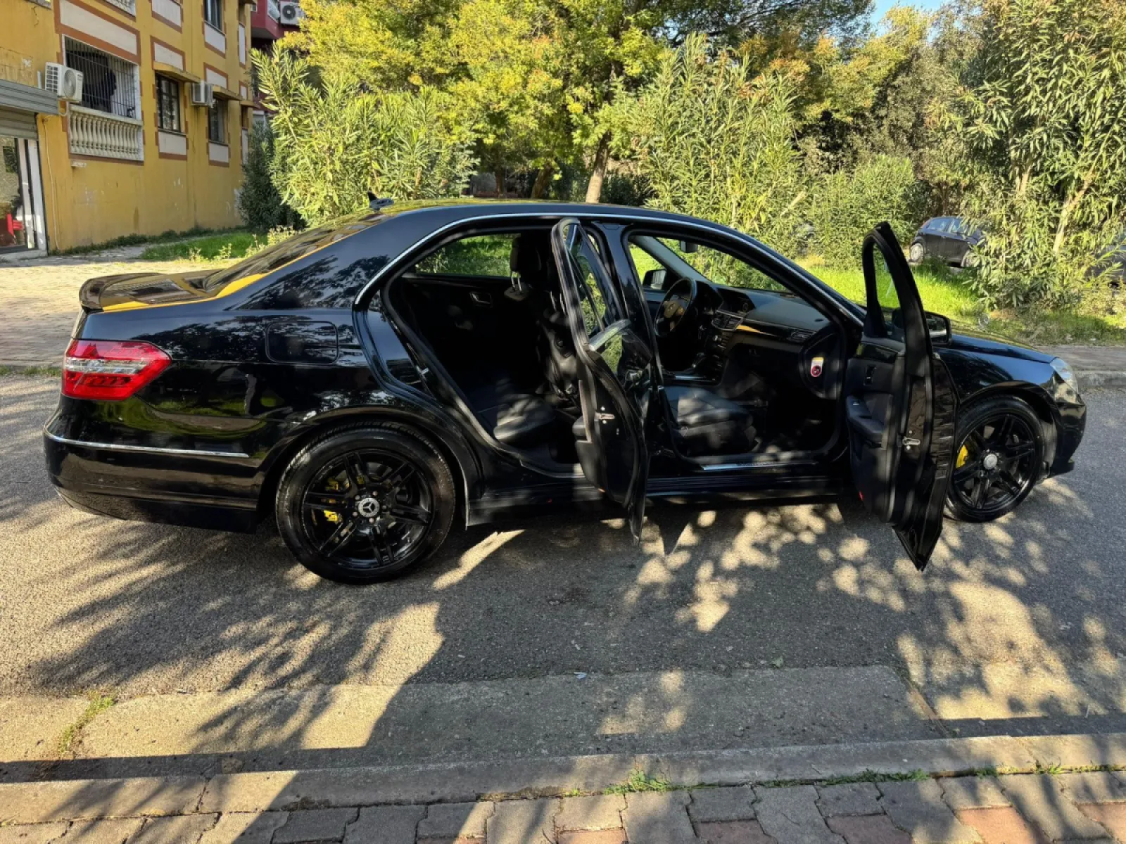 Mercedes Benz E250 — në shitje · në Tiranë · Gjendje e shkëlqyer - Foto 2