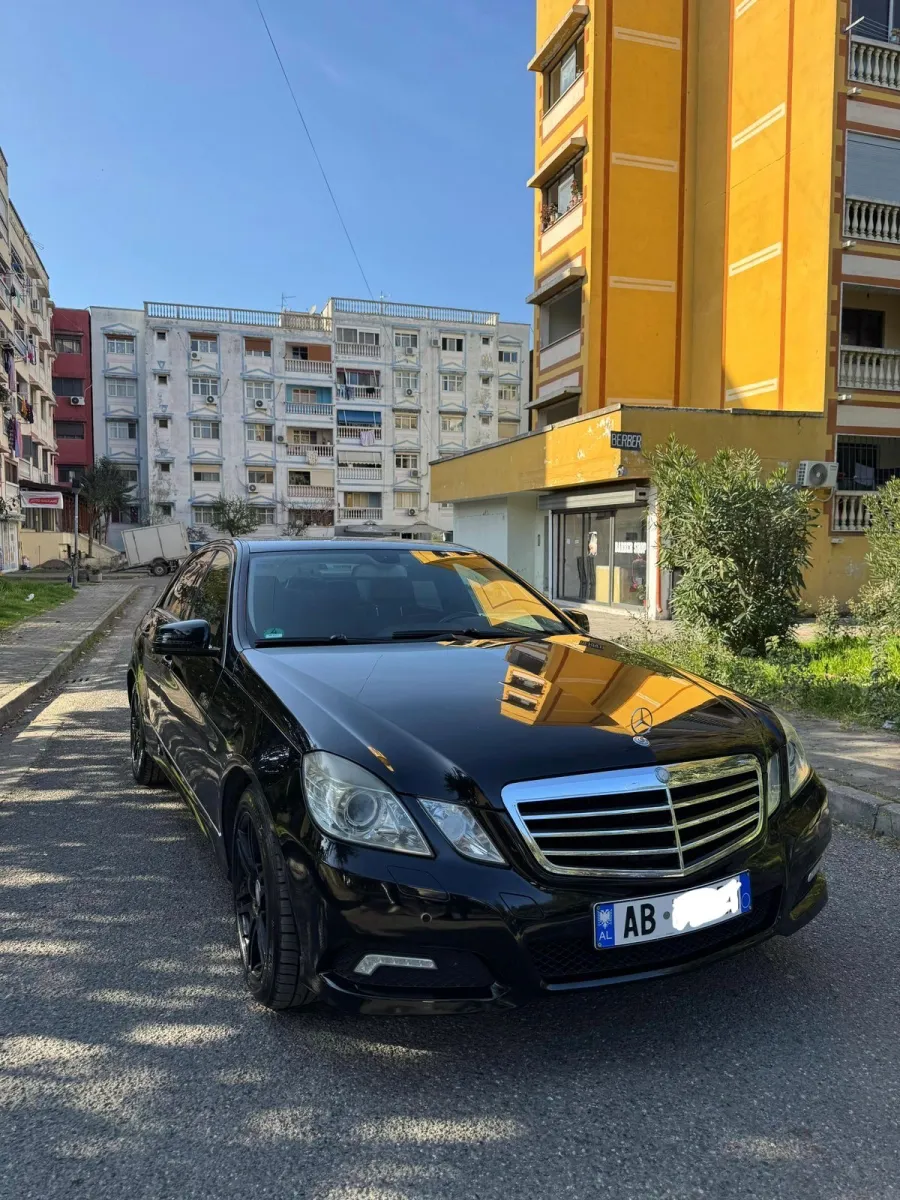 Mercedes Benz E250 — në shitje · në Tiranë · Gjendje e shkëlqyer - Foto 8