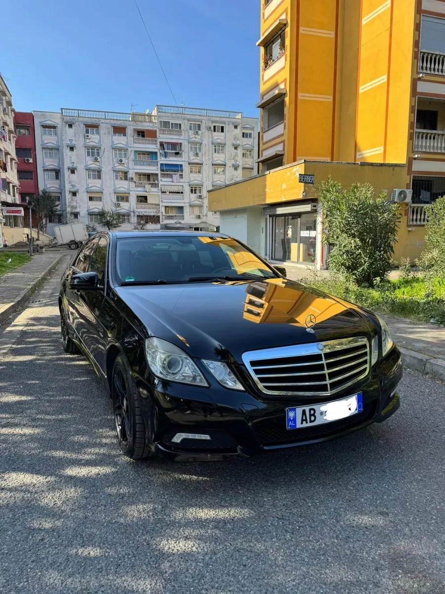 Mercedes Benz E250 — në shitje · në Tiranë · Gjendje e shkëlqyer - Foto 9