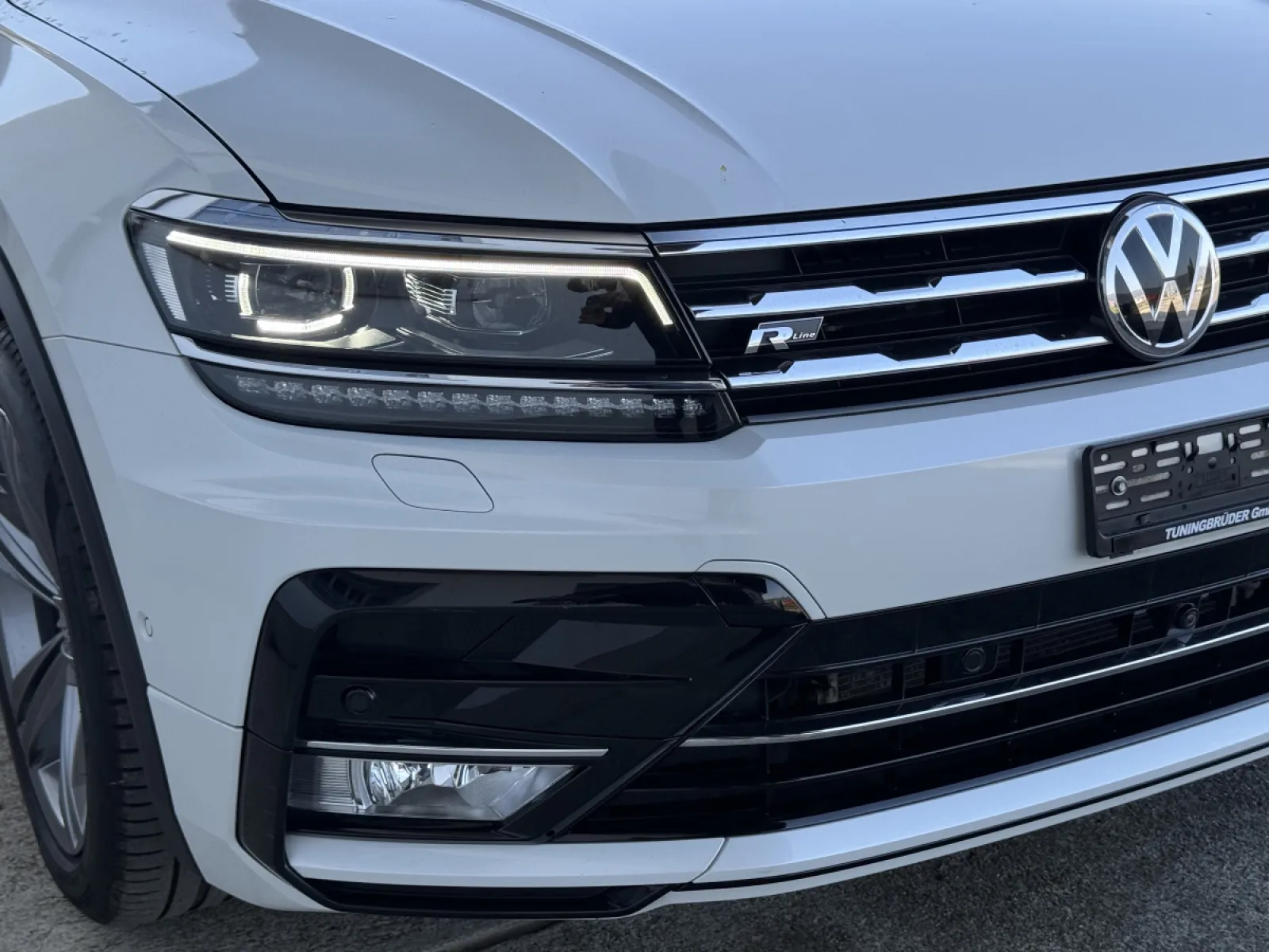 Volkswagen Tiguan 2.0 TDI Automat 🇨🇭 - Foto 4