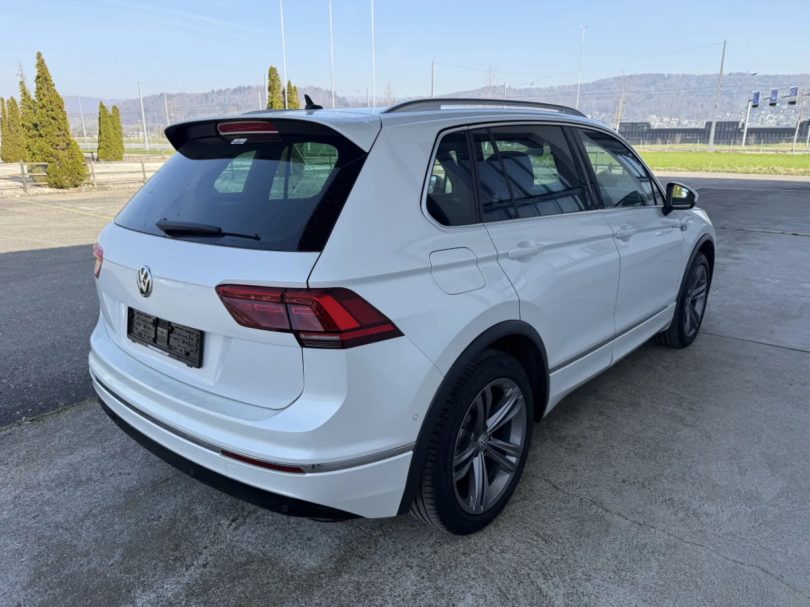 Volkswagen Tiguan 2.0 TDI Automat 🇨🇭 - Foto 5