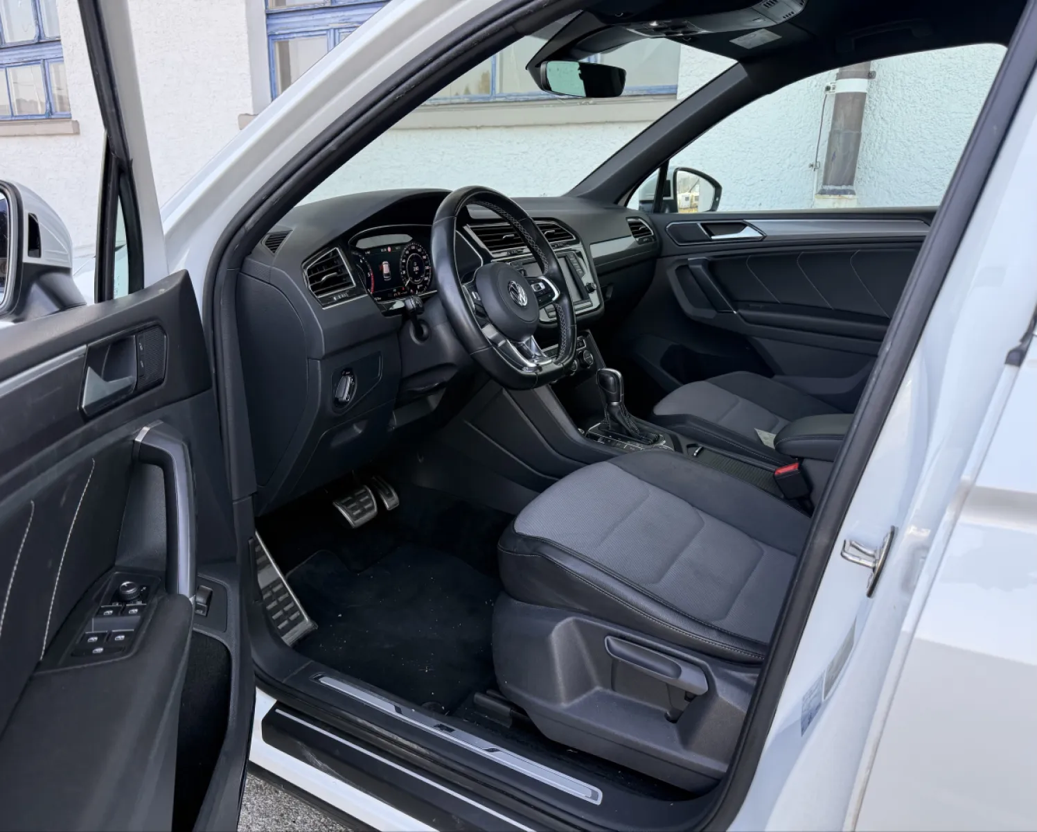 Volkswagen Tiguan 2.0 TDI Automat 🇨🇭 - Foto 8