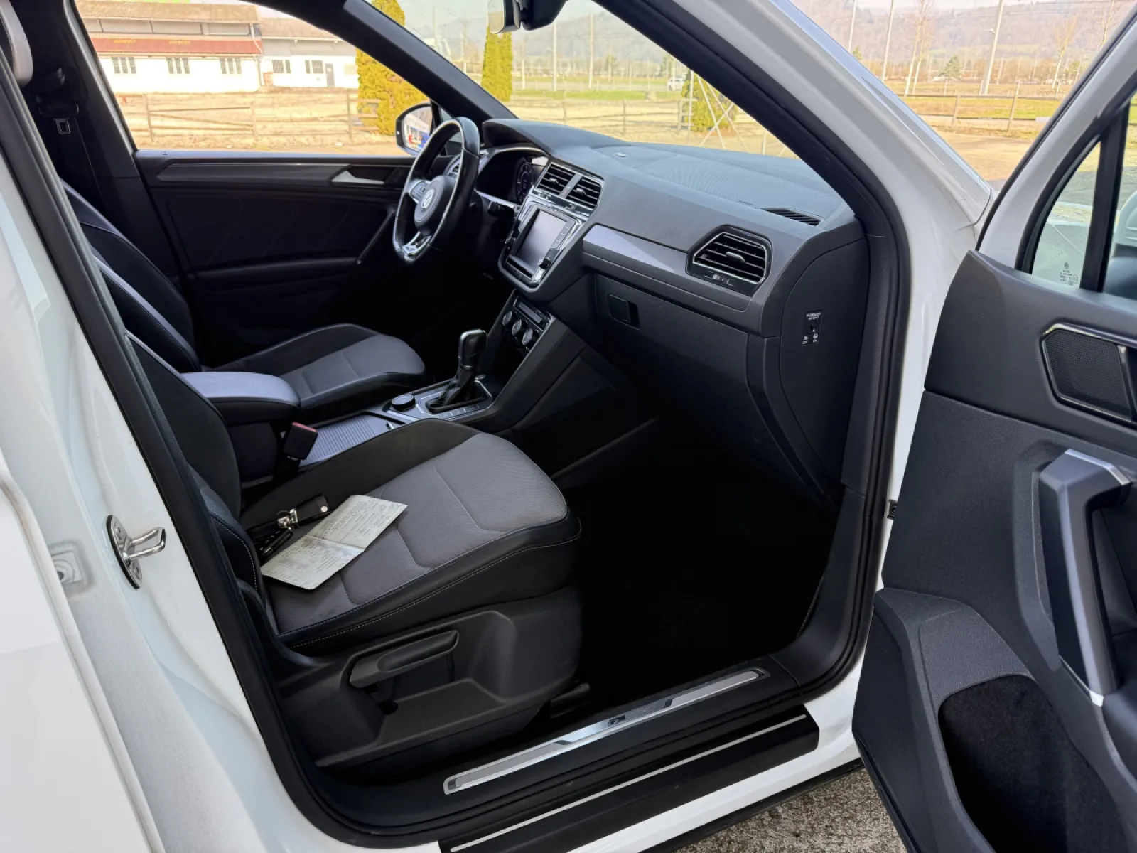 Volkswagen Tiguan 2.0 TDI Automat 🇨🇭 - Foto 12