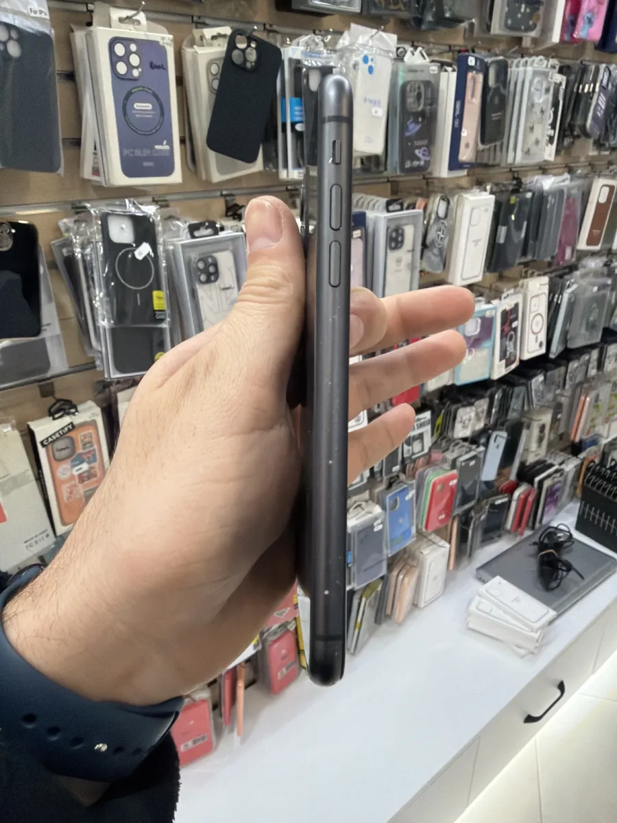 iPhone 11 64 Gb — në shitje · në Tiranë · Gjendje e mirë - Foto 2