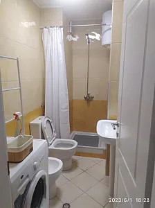 Apartament 1+1 me Qera – Mobiluar – 600€ – Tiranë – I mirë — Tiranë - Foto 4