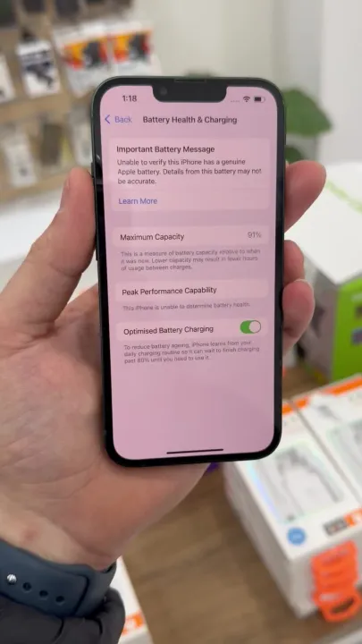 iPhone 13 128 GB në gjendje të mirë me bateri të ndërruar — video
