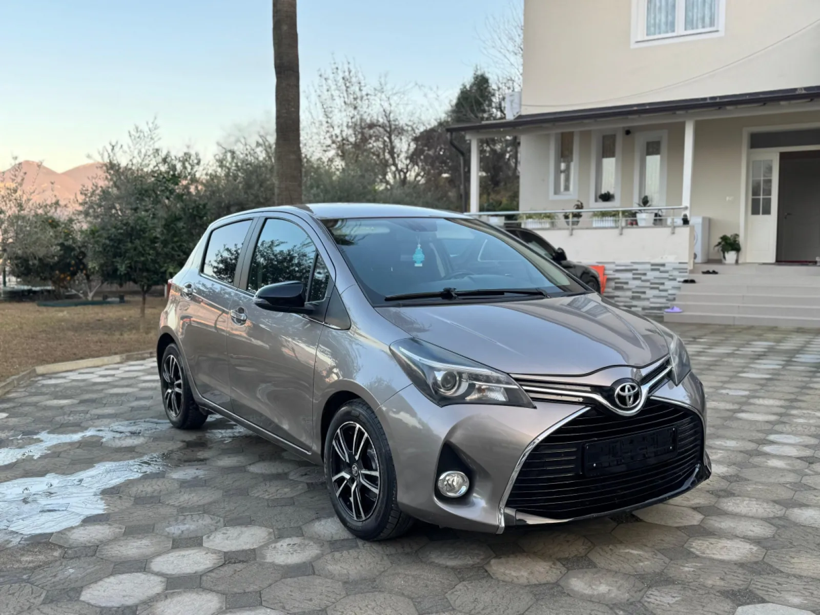 🚘 Toyota yaris — në shitje · në Tiranë · Si i ri - Foto 1