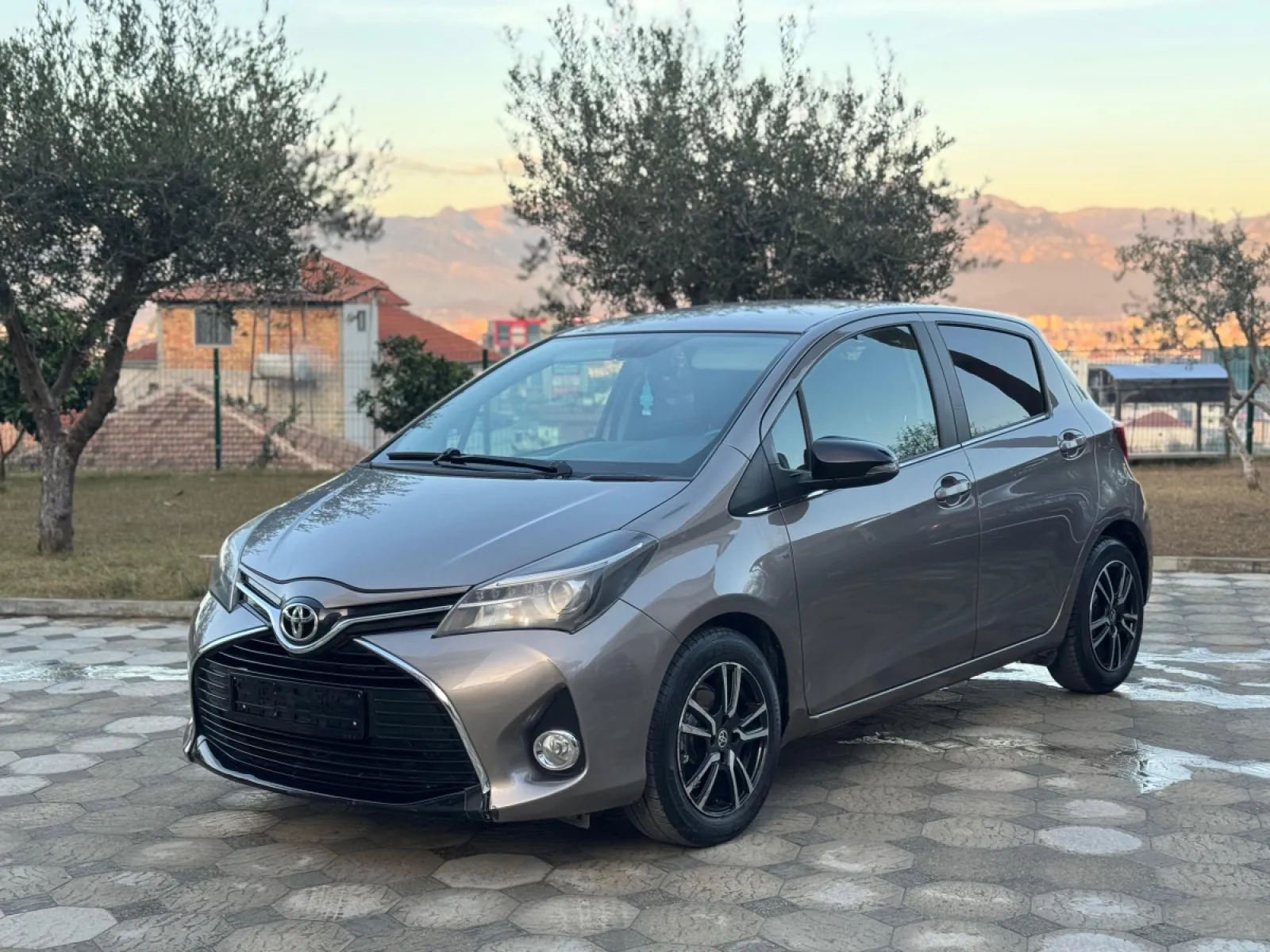 🚘 Toyota yaris — në shitje · në Tiranë · Si i ri - Foto 2