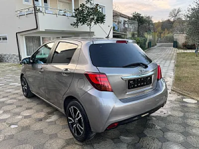 🚘 Toyota yaris — në shitje · në Tiranë · Si i ri - Foto 4
