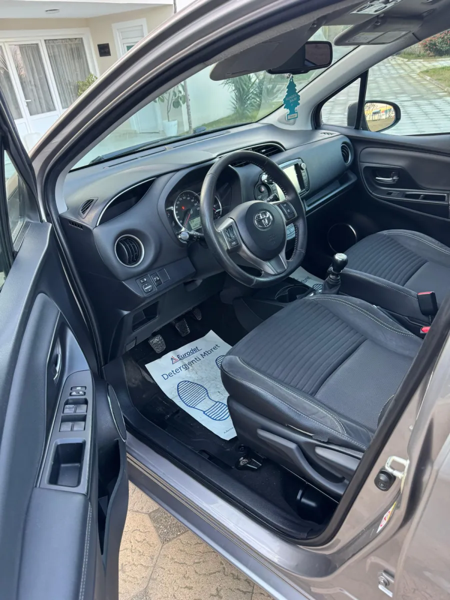 🚘 Toyota yaris — në shitje · në Tiranë · Si i ri - Foto 7