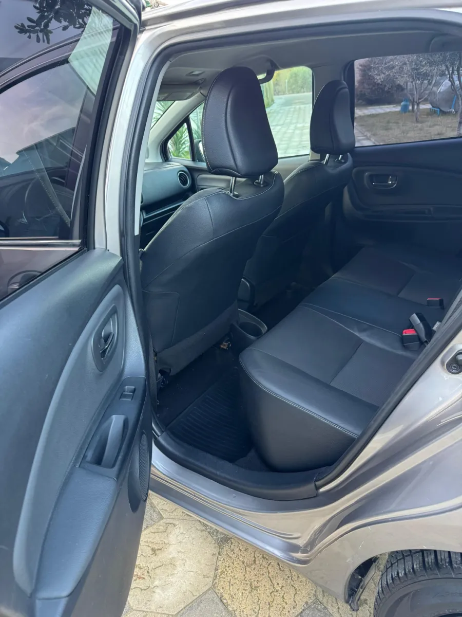 🚘 Toyota yaris — në shitje · në Tiranë · Si i ri - Foto 8