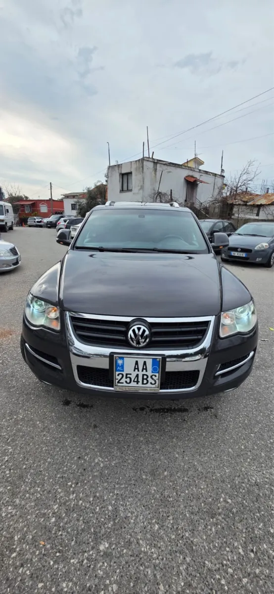 🚘 Volkswagen Touareg — në shitje · në Tiranë · Gjendje e shkëlqyer - Foto 1
