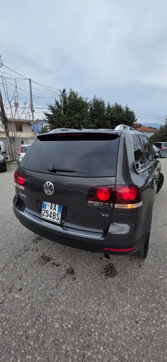 🚘 Volkswagen Touareg — në shitje · në Tiranë · Gjendje e shkëlqyer - Foto 3