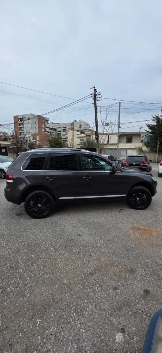 🚘 Volkswagen Touareg — në shitje · në Tiranë · Gjendje e shkëlqyer - Foto 4