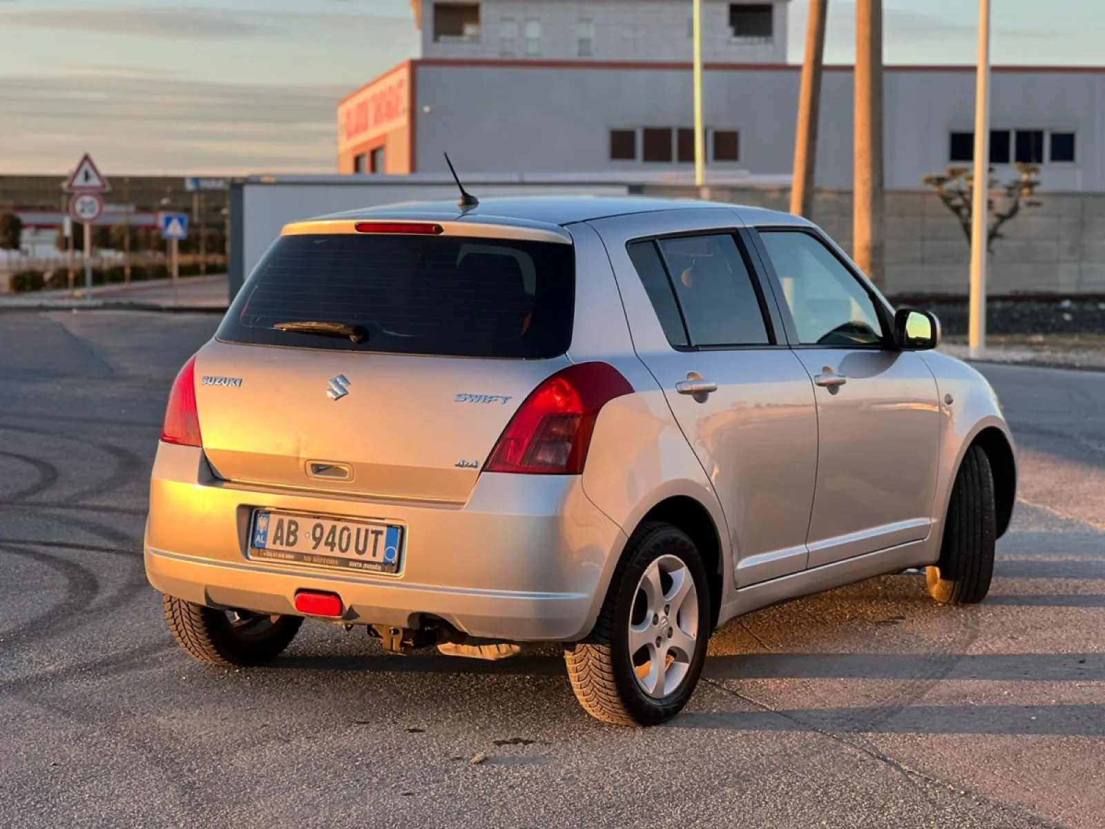 SHITET Suzuki Swift 1.3 4x4 - Foto 4