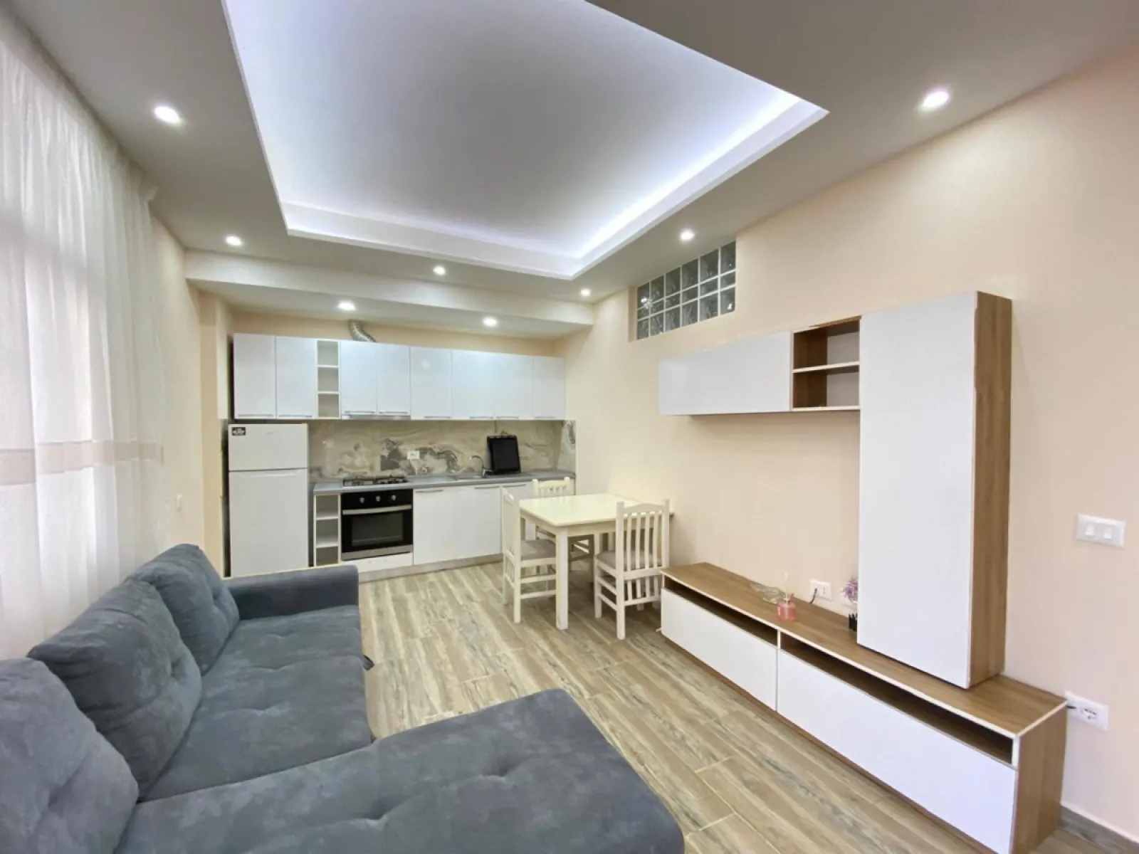 Shitet apartament 1+1 Muzeumi, Durres. - Foto 1